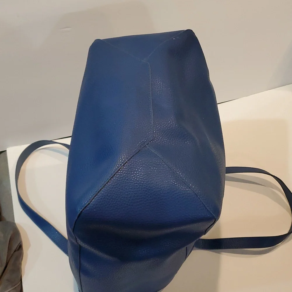 Reversible Blue Tote Bag Pebbled Faux Leather Dark & Light Blue Magnetic Closure